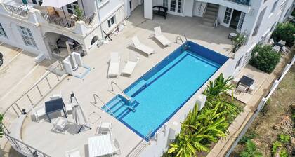 New 1-Bed Condo with Pool near Mullins Beach
