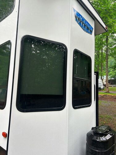 Wonderful 3-bedroom camper at campground with AC in Gatlinburg
