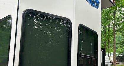 Wonderful 3-bedroom camper at campground with AC in Gatlinburg