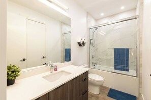 Bathroom - Room-west Van Luxury Retreat 2BR 2BA Oce (West Vancouver)