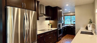 Spacious 4-bed in Eugene - Gated, Fenced Estate 10 min from Downtown/Wineries