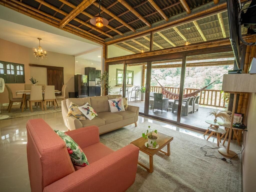 บ้านดีลักซ์, ระเบียง, วิวภูเขา | บริเวณนั่งเล่น