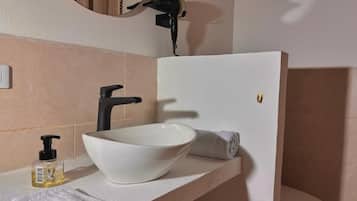 Deluxe Studio, Balcony | Bathroom