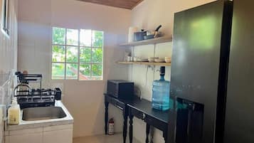 Deluxe Studio, Balcony | Private kitchen