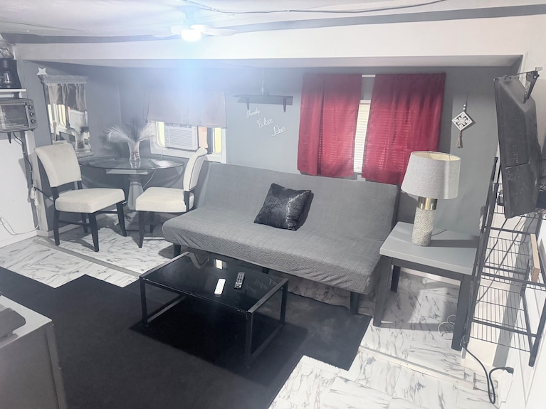 Relax In Style In Our 3 Bed Recreational Vehicle With Ac In Rockport. - Rockport, TX