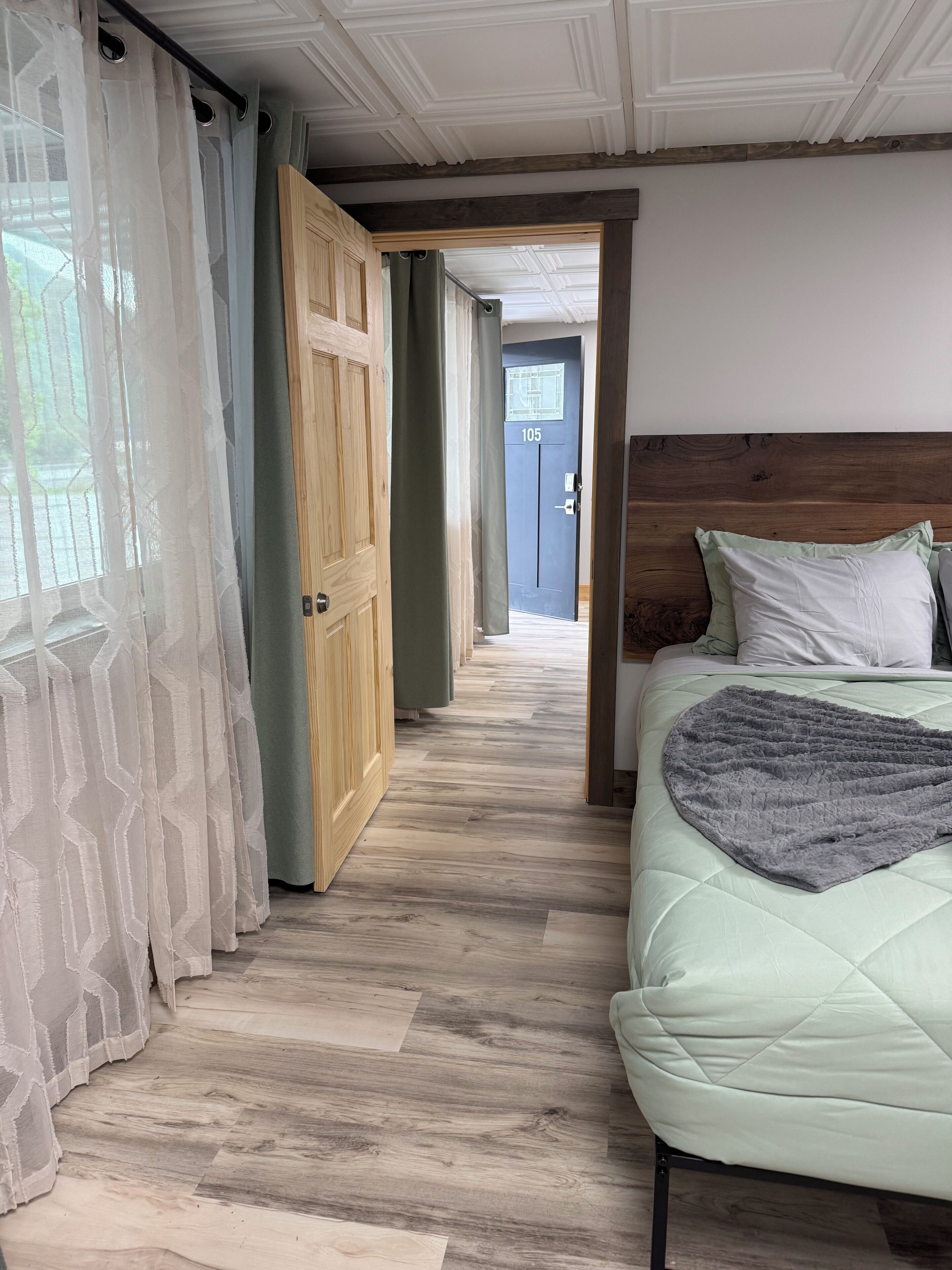 Luxury Double Room, Mountain View | Laptop workspace, blackout curtains, iron/ironing board, free WiFi