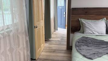 Luxury Double Room, Mountain View | Laptop workspace, blackout curtains, iron/ironing board, free WiFi
