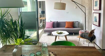 1 bed sub penthouse in Chinatown/Stadium