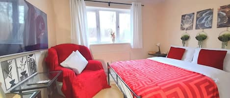 Iron/ironing board, WiFi, bed sheets