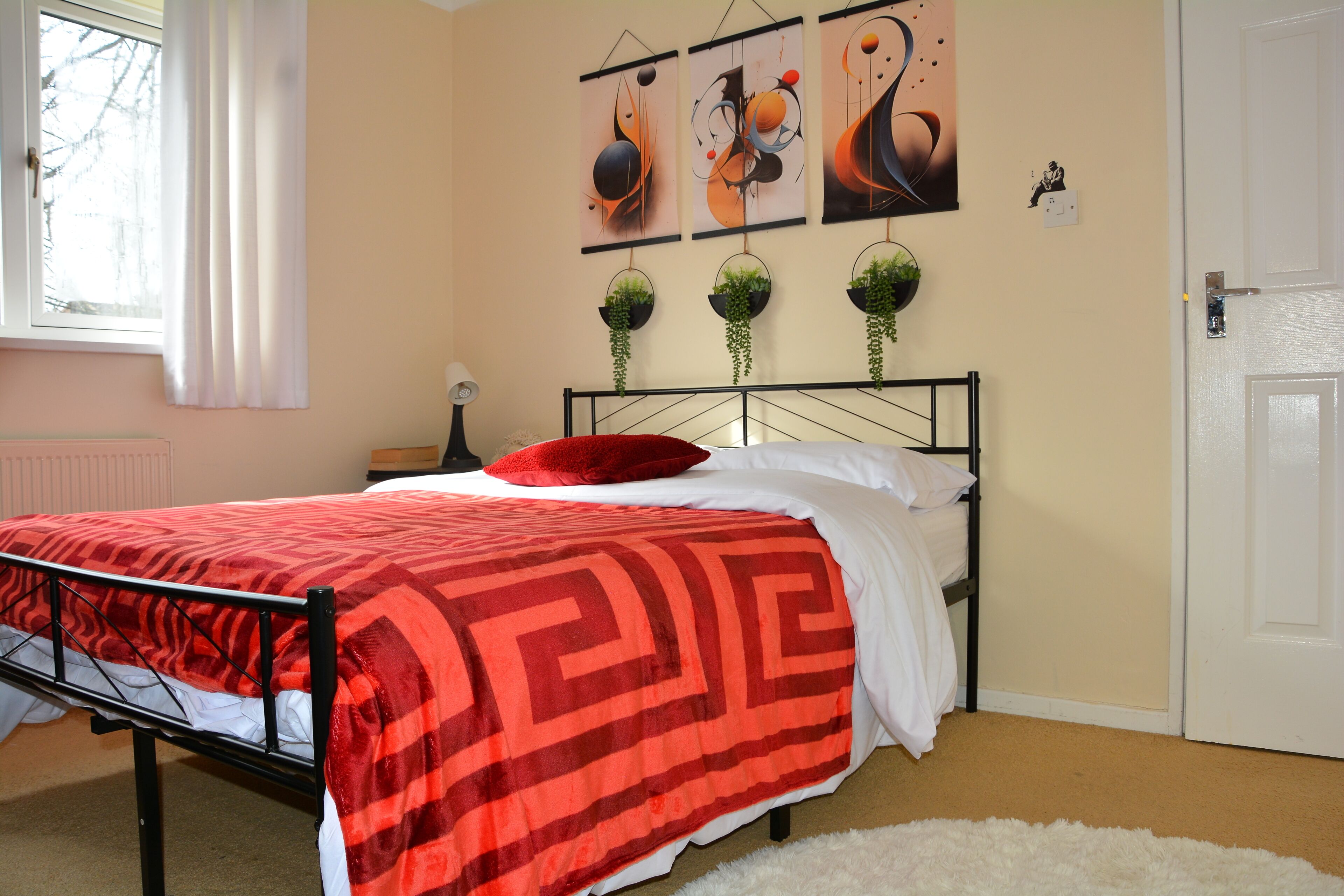 Iron/ironing board, WiFi, bed sheets