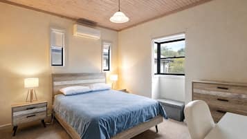 3 bedrooms, desk, free WiFi, bed sheets