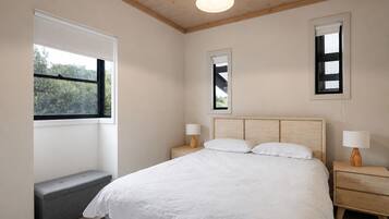 3 bedrooms, desk, free WiFi, bed sheets