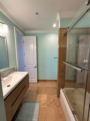 Bathroom - Peaceful Easy Feeling - Spacious 4 BR /3 BA Retreat - Gulf & Sound Views (Navarre)