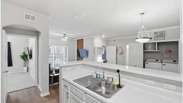 公寓, 2 间卧室, 无烟房, 厨房 | 私人厨房 | 大冰箱、微波炉、烤箱、炉灶