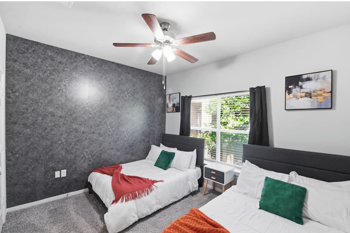 Apartamento, 2 habitaciones, no fumadores, acceso a la piscina | Escritorio, espacio para trabajar con un portátil, cortinas opacas