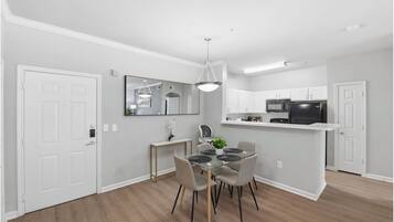 Apartment, 2 Bedrooms, Non Smoking, Kitchen | Dining