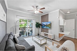 Living area -  Inwoods Park by Stylish Stays (Dallas)