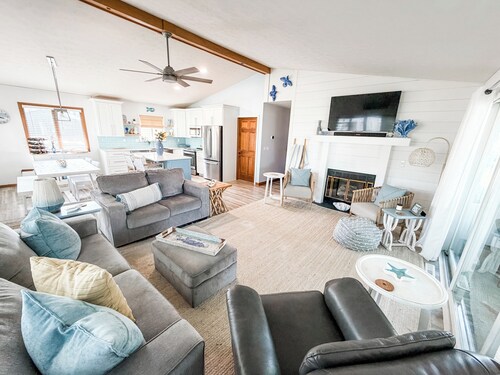 Serene 4-bedroom house in Conneaut Lake. Lake and dock access