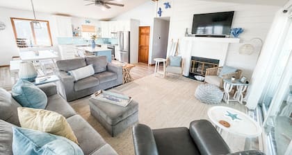 Serene 4-bedroom house in Conneaut Lake. Lake and dock access