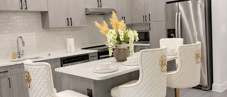 Coffee/tea maker, fridge, microwave, oven