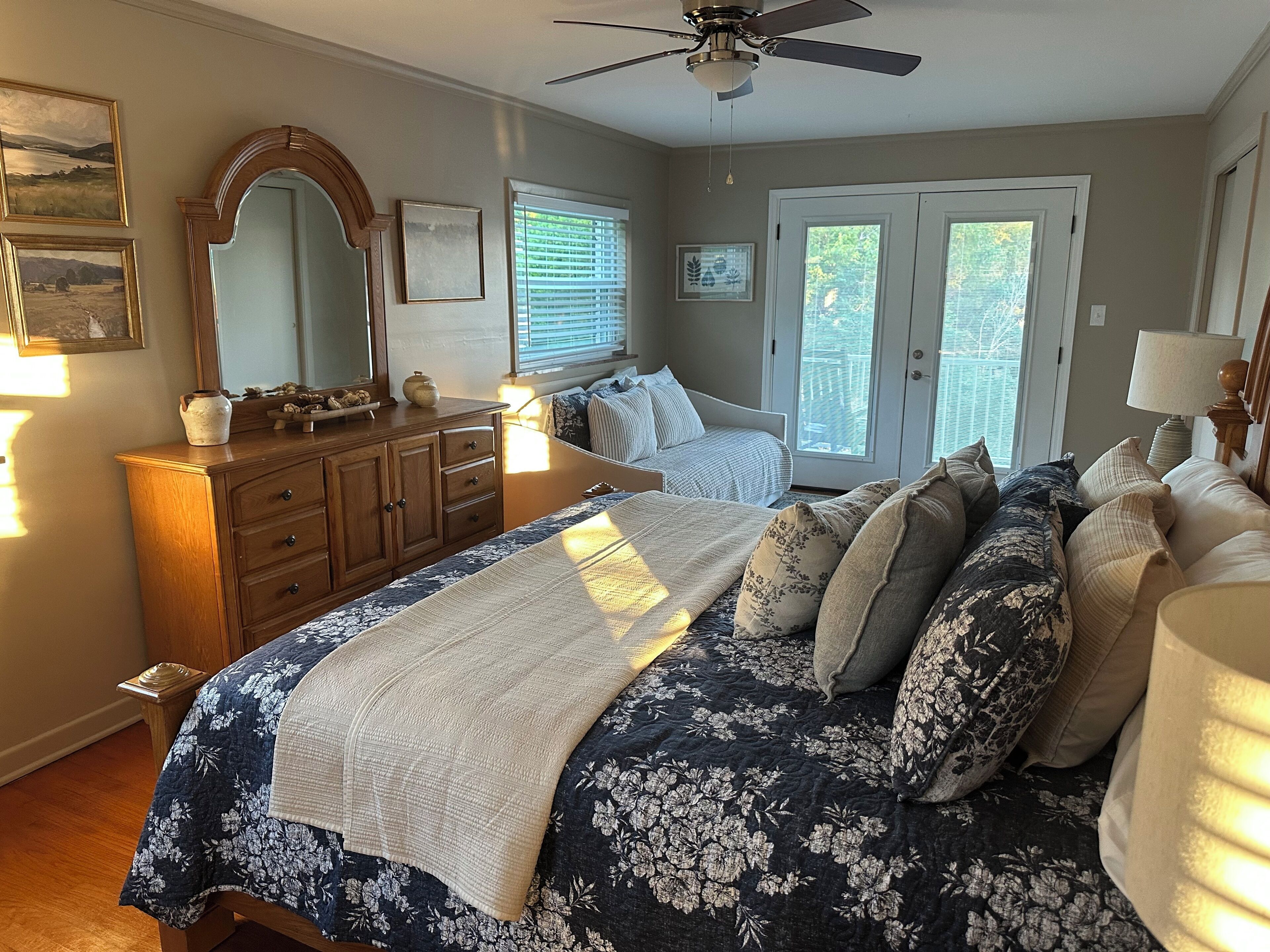 3 chambres, fer et planche à repasser, Wi-Fi gratuit, draps fournis