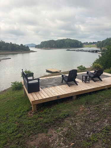 “The Big House , Free kayaks ,Boat Slip, Pontoon rental and golf !!!