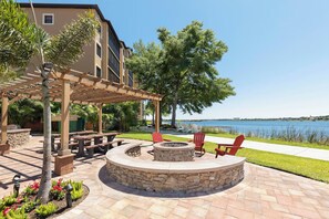 Outdoor dining - Westgate Lakes 2BR Villa Near Disney - Sleeps 8 - Full Kitchen (Orlando)