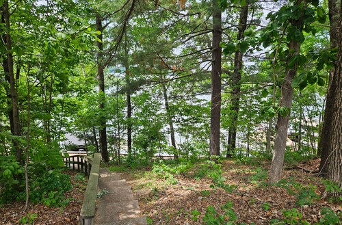 3-bedroom lakefront cabin with pontoon available.