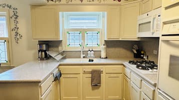Coffee/tea maker, fridge, microwave, oven