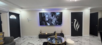 Luxury 3bedroom house in a gated complex with AC, jacuzzi and hot water.