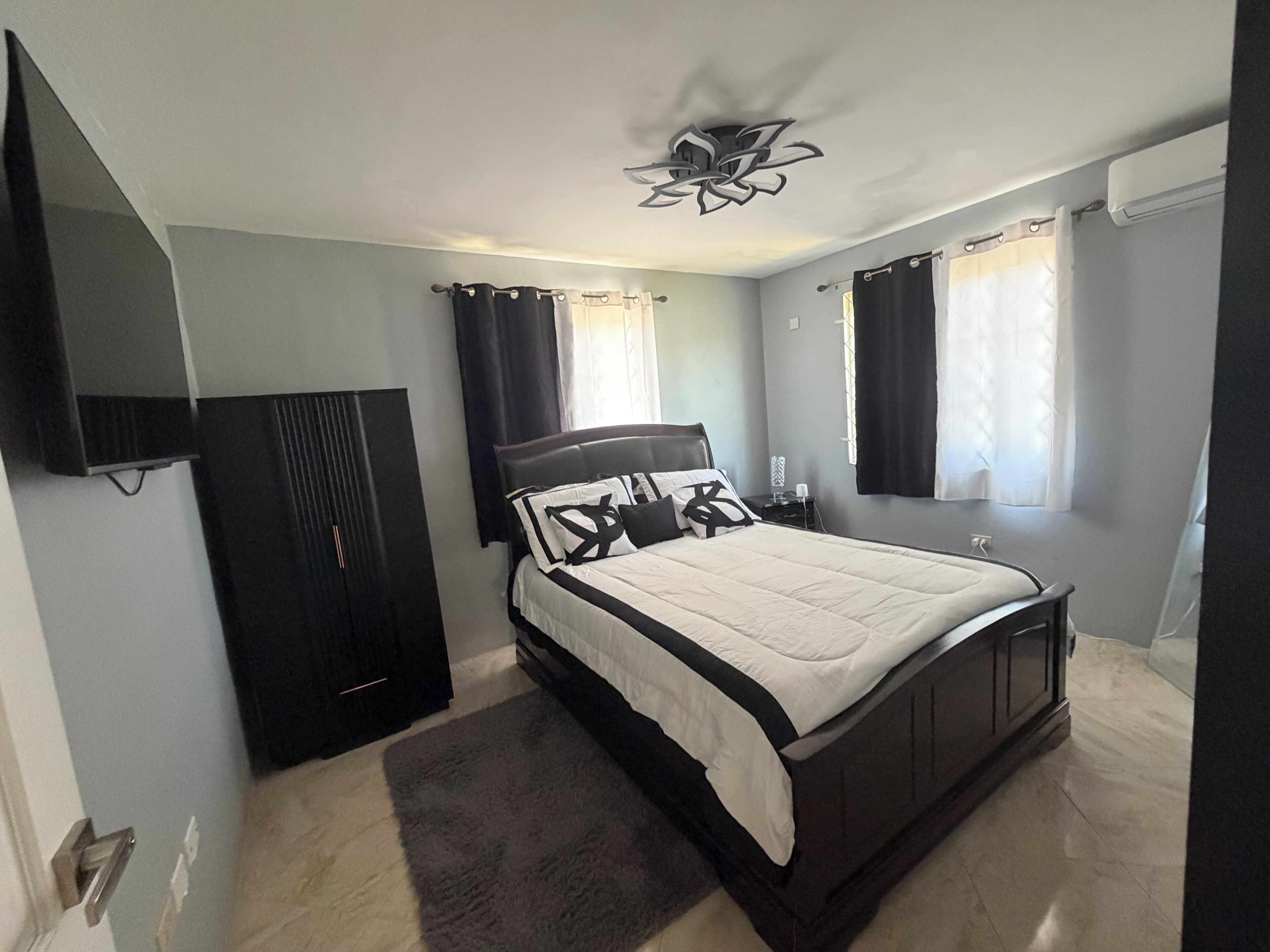 3 quartos, ferros/tábuas de passar roupa, Wi-Fi, roupa de cama