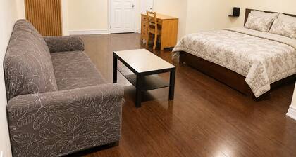 Affordable Spacious Private Suite| Ensuite Bath | Free Parking | Pearson Airport