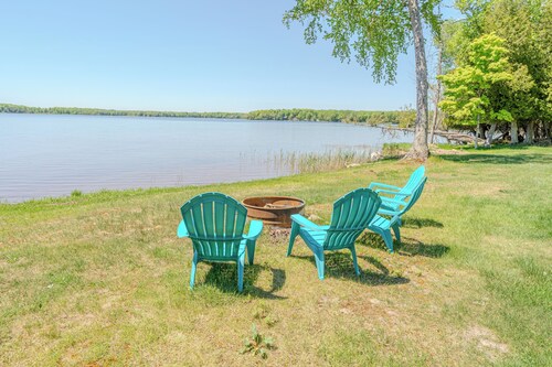 Ferns Folly:  Waterfront on South Manistique Lake-Sleeps 6-EV Charger!