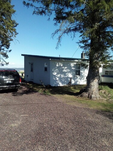 Charming 2-bedroom cabin in welcoming Sugar Island Sault Ste. Marie
