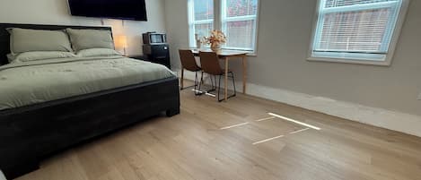 Iron/ironing board, WiFi, bed sheets, wheelchair access