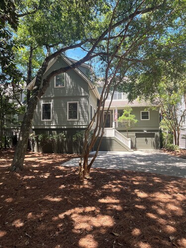 Hear the waves, steps to beach!  Huge 6BR/5BA, pool access, golf views, 2 decks!