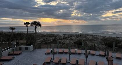 Walk to Beach! 6+bedrooms, pool access, gorgeous views.