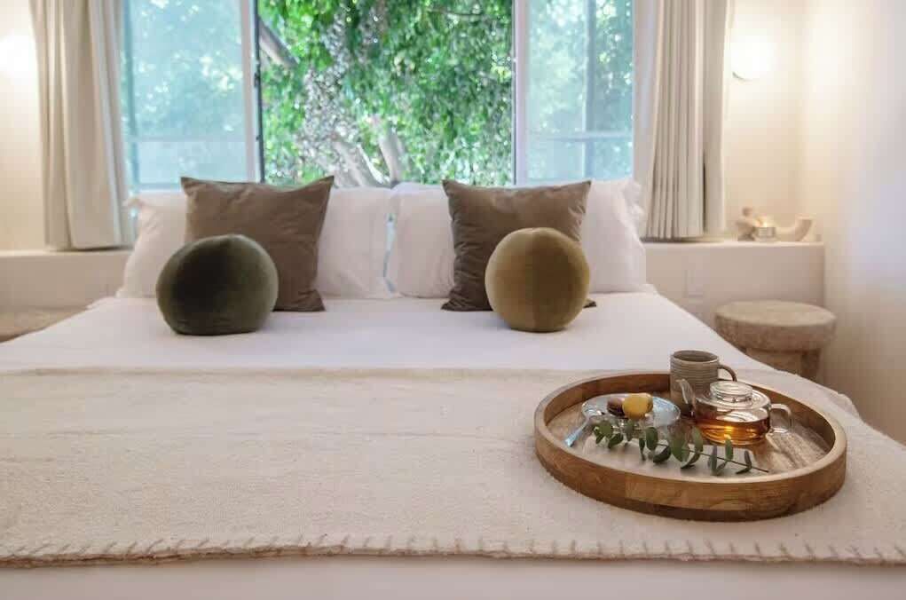 Iron/ironing board, travel crib, WiFi, bed sheets