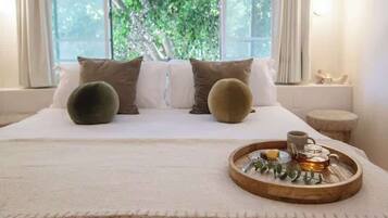 Iron/ironing board, travel crib, WiFi, bed sheets