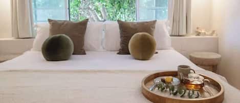 Iron/ironing board, travel cot, WiFi, bed sheets