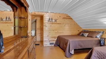 4 bedrooms, iron/ironing board, free WiFi, bed sheets