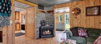 New Listing! 4 Bedroom Home 2 mins from the Lake-Boating-Fishing-Fire Pit