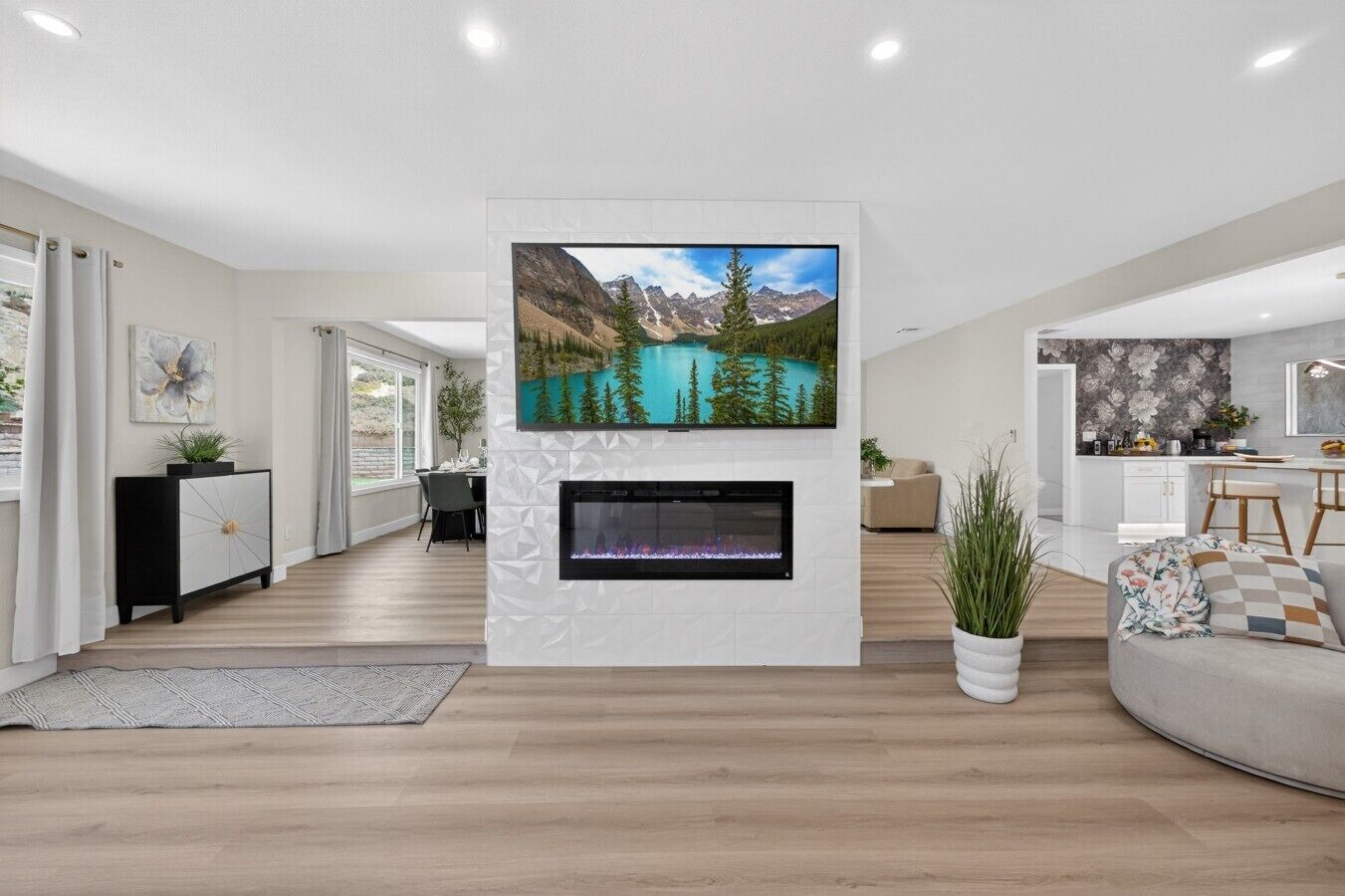 TV, fireplace