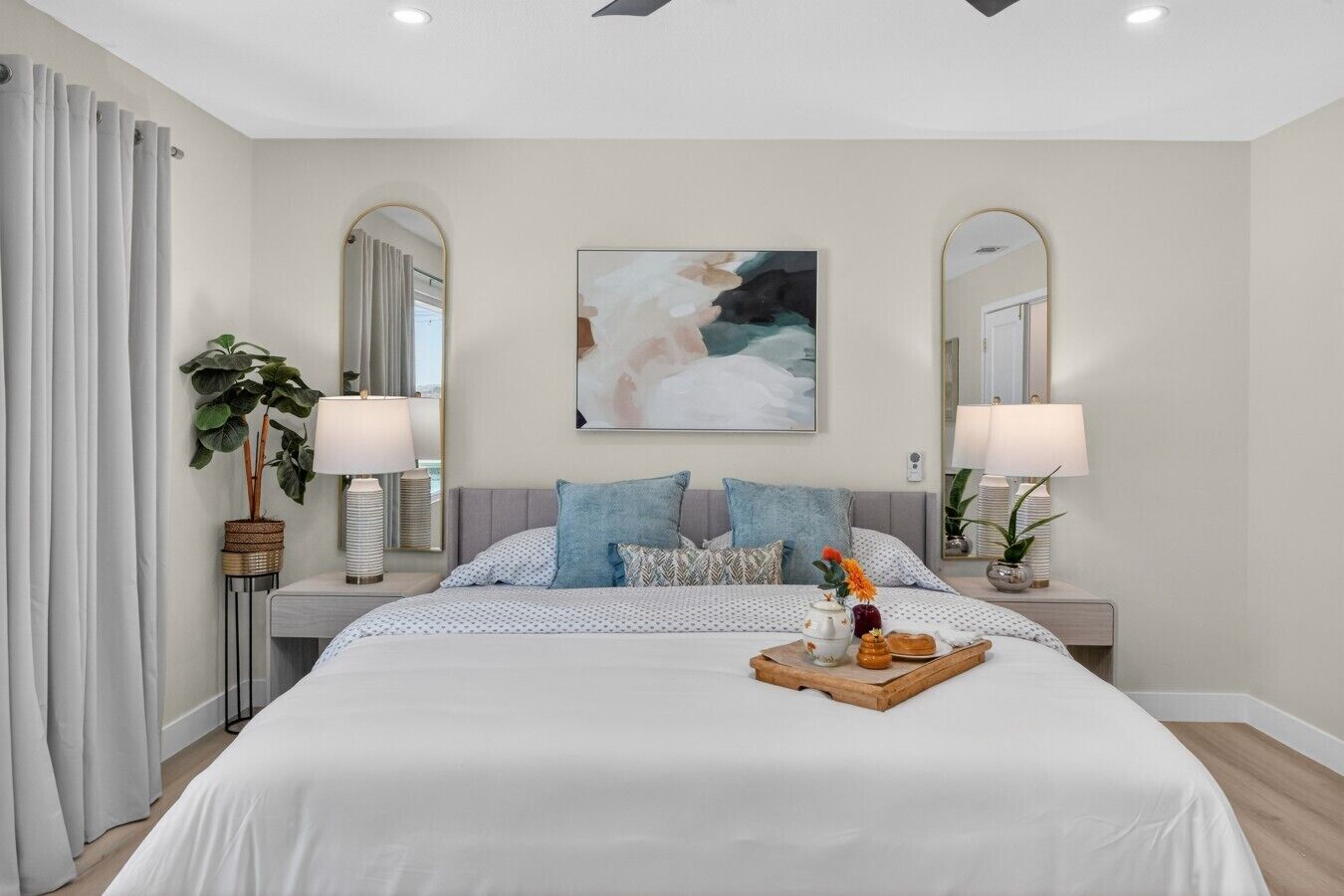 Desk, iron/ironing board, WiFi, bed sheets