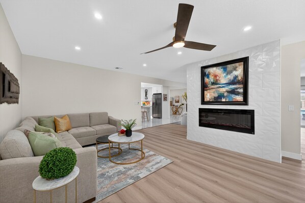 Relaxed living room layout providing plenty of comfortable seating for visiting family or corporate colleagues.