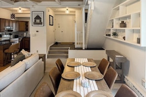 Dining - Quechee Club Condo: quiet corner unit, serene views; four season club amenities (Hartford)
