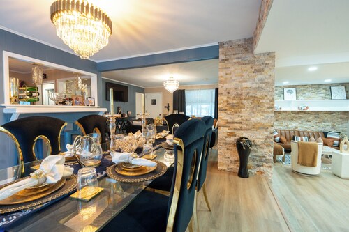 Marvelous 4-bedroom house with AC in Village Green