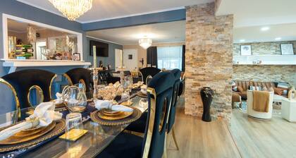 Marvelous 4-bedroom house with AC in Village Green