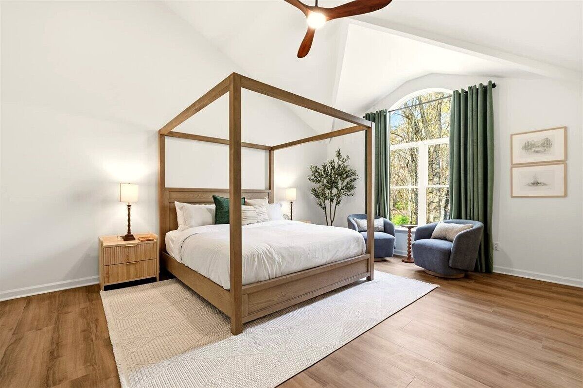 4 bedrooms, iron/ironing board, WiFi, bed sheets