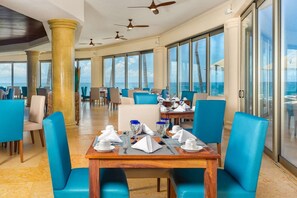 Dining - Luxury all-inclusive 2BR/3BA oceanfront in beautiful Nuevo Vallarta (Nuevo Vallarta)